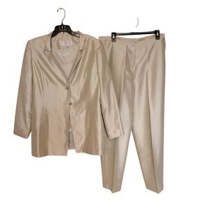 Larry Levine Women’s 3 Piece Suit color silk look cream size 16